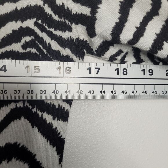 Cyrus black and white striped zebra print animal stretch sweater NWT - Picture 5 of 6